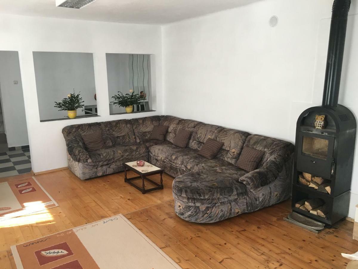 Brick Airport Apartment Cristian  Exterior photo